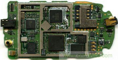 在射頻、核心處理器、高速存儲器等高頻元件區(qū)塊，可使用金屬屏蔽方式改善產(chǎn)品EMI影響問題