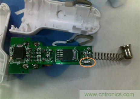 使用AEM-1206HI 2.5A貼片保險(xiǎn)絲,布局簡單