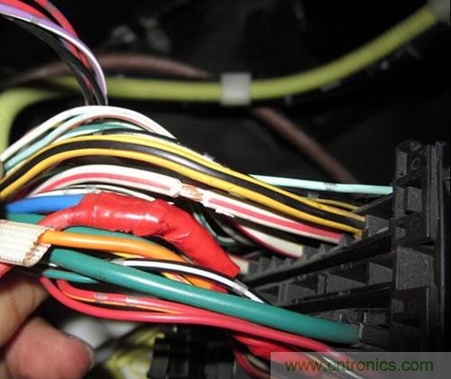 控制線25線--黃底紅條，電容器輸出線為最大的藍(lán)色線，接蓄電池正極的線為白底紅條粗線