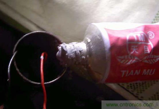 高亮LED手電筒超簡DIY:原理圖+全過程