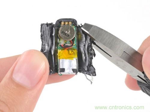 割開塑料管道，剝離