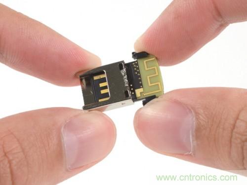 很漂亮的小東西，金屬的USB插頭