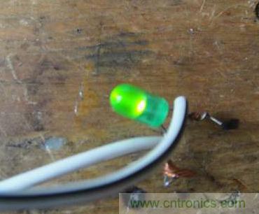 想減少電費(fèi)嗎？DIY一個(gè)迷你風(fēng)力發(fā)電機(jī)吧