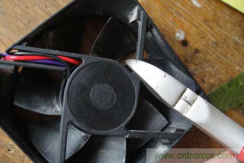 想減少電費(fèi)嗎？DIY一個(gè)迷你風(fēng)力發(fā)電機(jī)吧