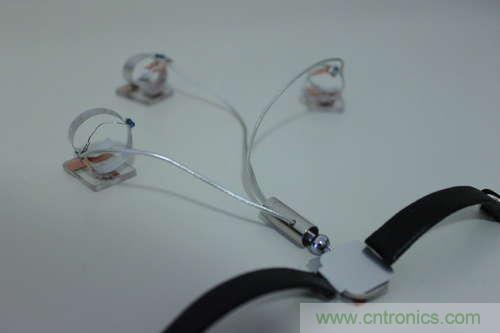 LED多點(diǎn)觸控手套DIY：把各部分焊接起來(lái)，測(cè)試