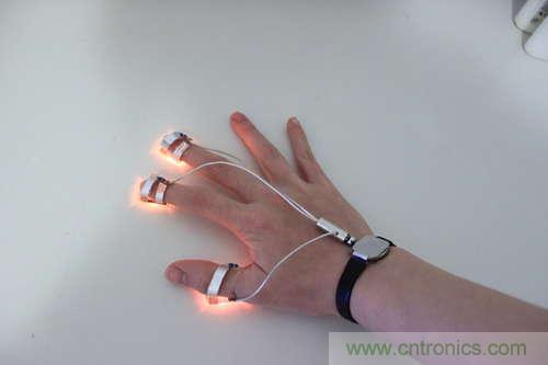 LED多點(diǎn)觸控手套DIY：把各部分焊接起來(lái)，測(cè)試