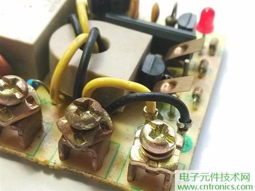 漏電保護器拆解：結(jié)構(gòu)有差異，做工不錯