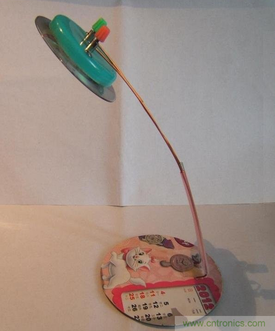 DIY：手工打造智能無線供電臺(tái)燈