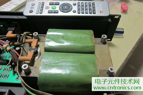 用料很給力！專業(yè)后級功放美國高峰FA1201拆解