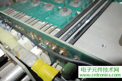 用料很給力！專業(yè)后級功放美國高峰FA1201拆解