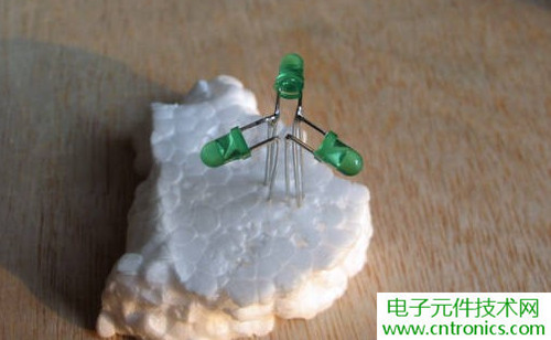 工科男的圣誕禮物:簡易LED圣誕樹DIY