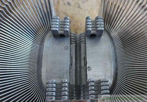 變廢為寶！風(fēng)扇散熱器變身山寨LED燈