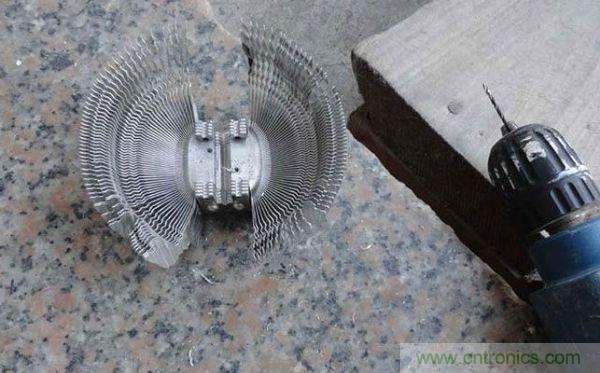 變廢為寶！風(fēng)扇散熱器變身山寨LED燈