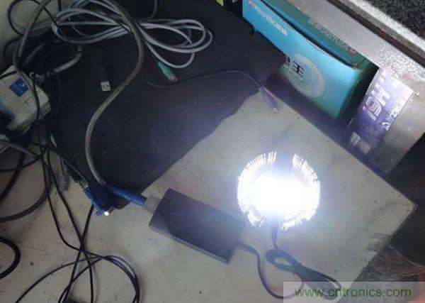 變廢為寶！風(fēng)扇散熱器變身山寨LED燈