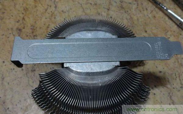 變廢為寶！風(fēng)扇散熱器變身山寨LED燈