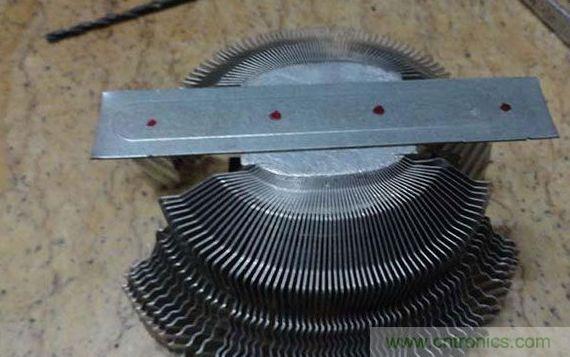 變廢為寶！風(fēng)扇散熱器變身山寨LED燈