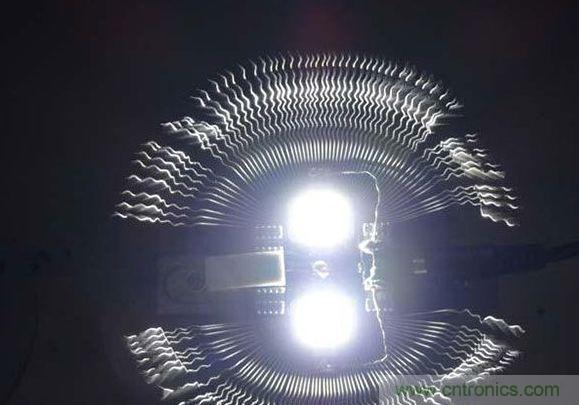 變廢為寶！風(fēng)扇散熱器變身山寨LED燈