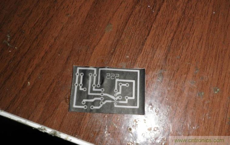 DIY菜鳥福音！感光干膜PCB負(fù)片輸出的一種方法！