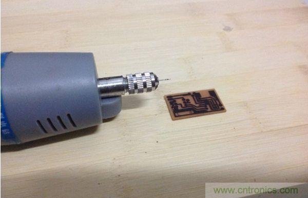 最細(xì)鉆頭，透光檢查