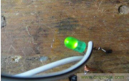 創(chuàng)意DIY！迷你風(fēng)力發(fā)電機(jī)！