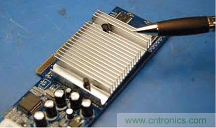 像這樣的散熱器非常有助于散發(fā)一些器件產(chǎn)生的過多熱量。