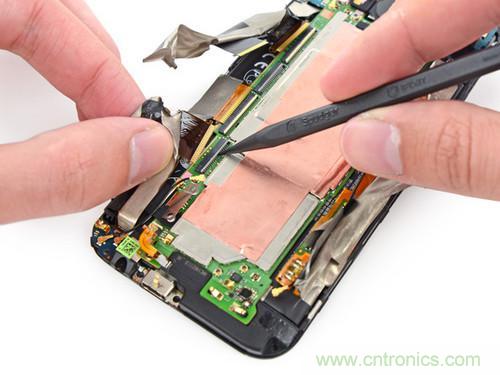 牛人強(qiáng)拆！新HTC One(M8)真機(jī)精密做工難修理