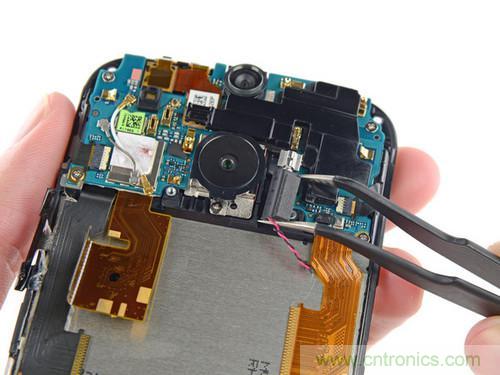 牛人強(qiáng)拆！新HTC One(M8)真機(jī)精密做工難修理