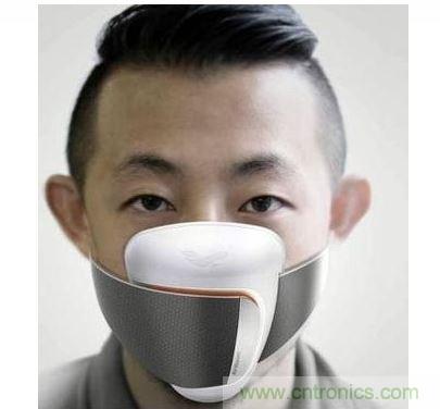 Frog Design 開發(fā)了一款可搭配手機(jī)應(yīng)用程序使用的智能口罩概念原型，內(nèi)建粒子傳感器，能警告使用者何時該戴上口罩