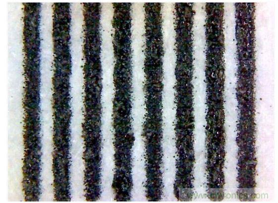 施樂(Xerox) Workcentre 5775(5mil的線寬和間距&mdash;&mdash;顯微鏡圖像)。這是一張好得多的打印圖