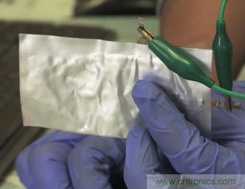 就是這么任性！柔性電池僅需1秒就充電完畢？