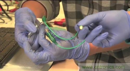 就是這么任性！柔性電池僅需1秒就充電完畢？