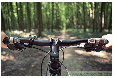 自行車車把中，觸覺反饋的使用示例