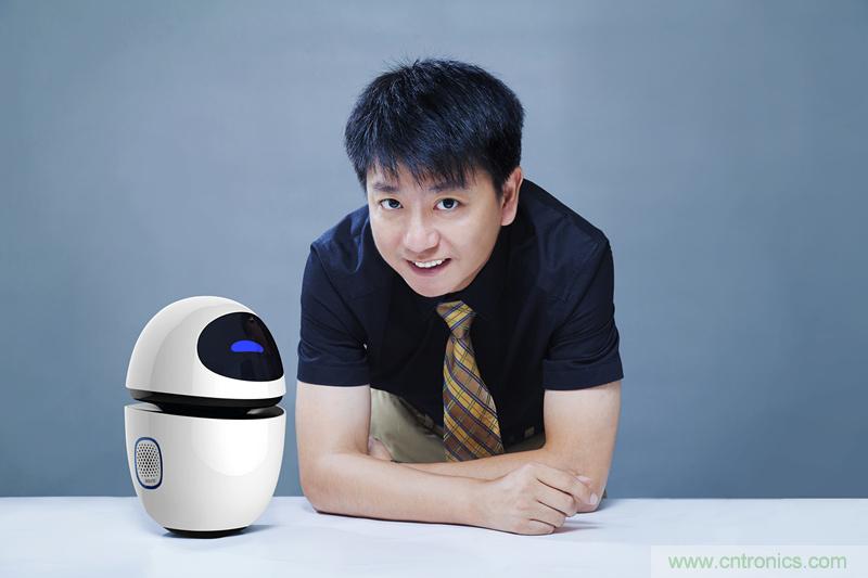 圖1，邱楠透露，狗尾草機(jī)器人小白將在2015年10月批量上市