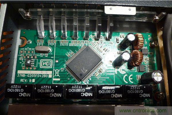 圖6：主系統(tǒng)電路板的細節(jié)特寫。