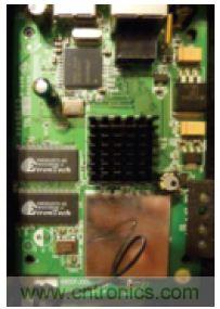 圖2：WPS54G打印服務(wù)器電路板正面。