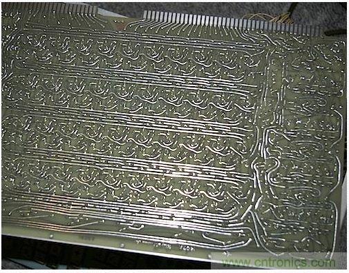 拆解也懷舊，讓人驚嘆的古董級可編程科學計算器 from 1966