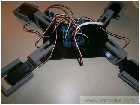 想要DIY一個會打招呼的超萌機器人嗎？猛戳這里