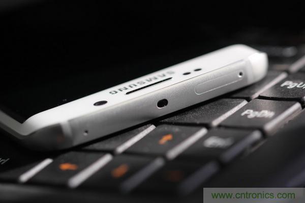 三星S6 Edge+拆解：比S6 Edge加在哪里？