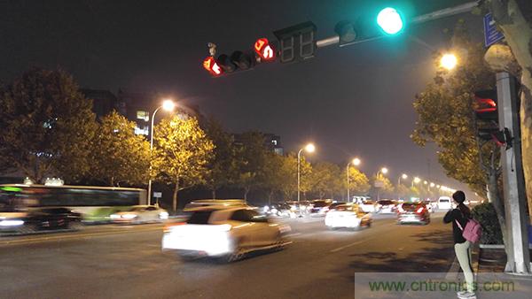 業(yè)界良心 LG V10 評測:剛毅、冷峻，不失人性化