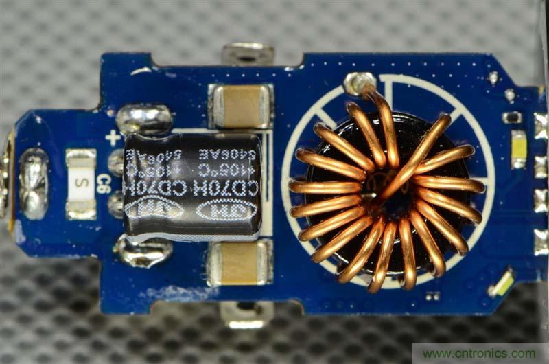 小米車載充電器拆解評測：49元能讓這枚&ldquo;子彈&rdquo;飛多遠？