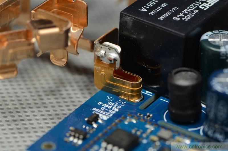 做工怒贊 神秘芯片！小米智能插線板拆解、評(píng)測(cè)