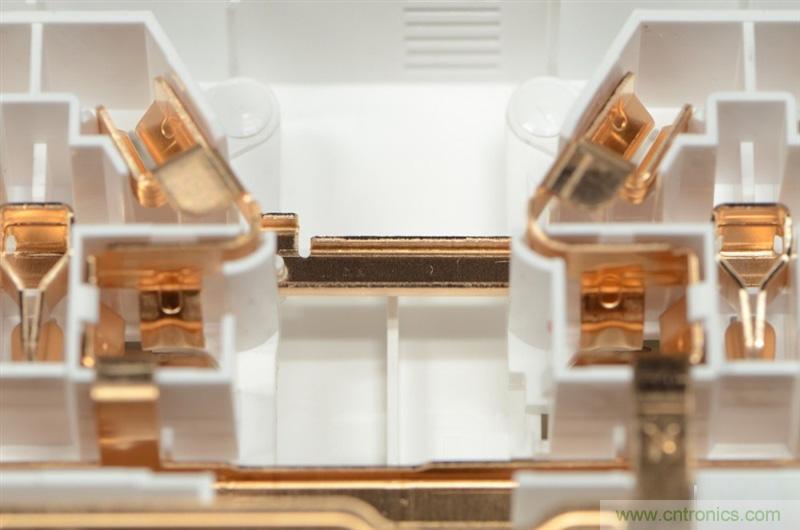 做工怒贊 神秘芯片！小米智能插線板拆解、評(píng)測(cè)