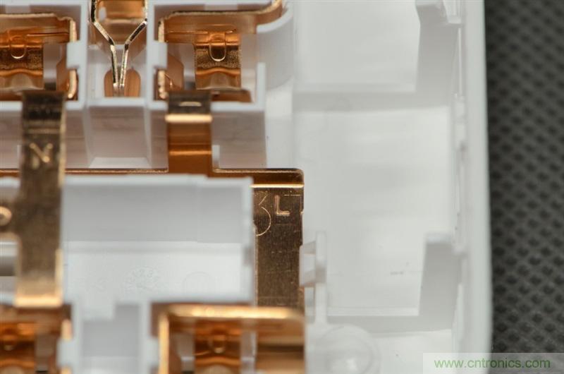 做工怒贊 神秘芯片！小米智能插線板拆解、評(píng)測(cè)