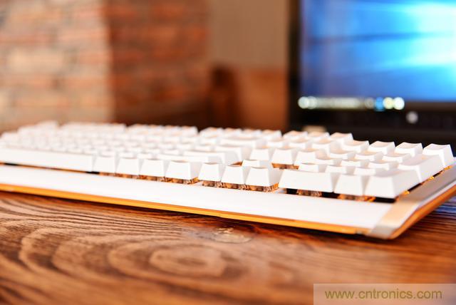 左手寫愛，右手寫他&mdash;&mdash;從此鍵盤鼠標(biāo)不分家！