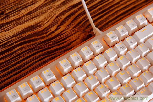 左手寫愛，右手寫他&mdash;&mdash;從此鍵盤鼠標(biāo)不分家！