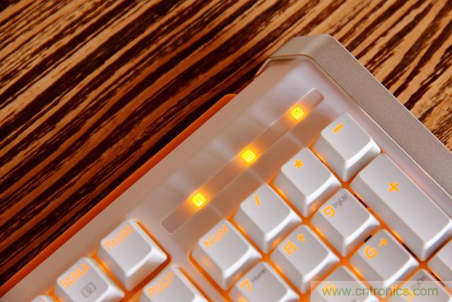 左手寫愛，右手寫他&mdash;&mdash;從此鍵盤鼠標(biāo)不分家！