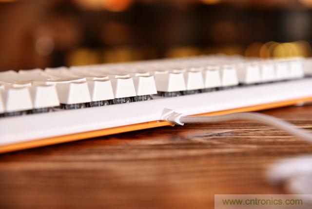 左手寫愛，右手寫他&mdash;&mdash;從此鍵盤鼠標(biāo)不分家！