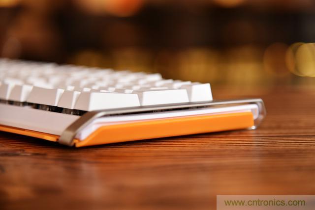 左手寫愛，右手寫他&mdash;&mdash;從此鍵盤鼠標(biāo)不分家！