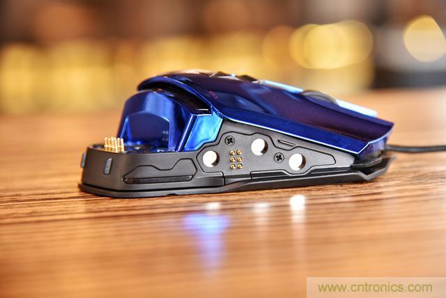 左手寫愛，右手寫他&mdash;&mdash;從此鍵盤鼠標(biāo)不分家！