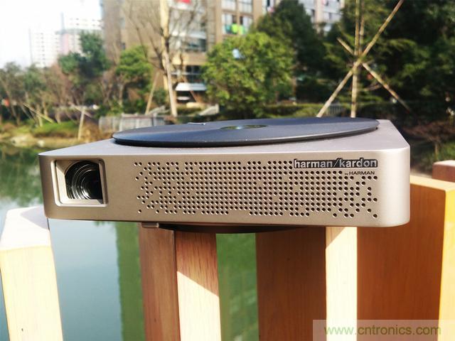 無屏電視時代已然來臨，客廳你做好準備了嗎？